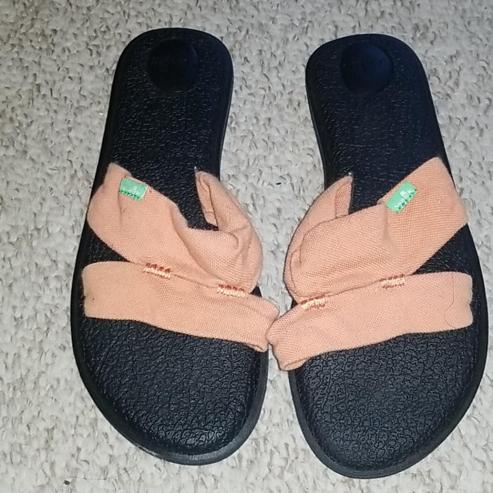 Sanuk me! BRAND NEW coral sandals